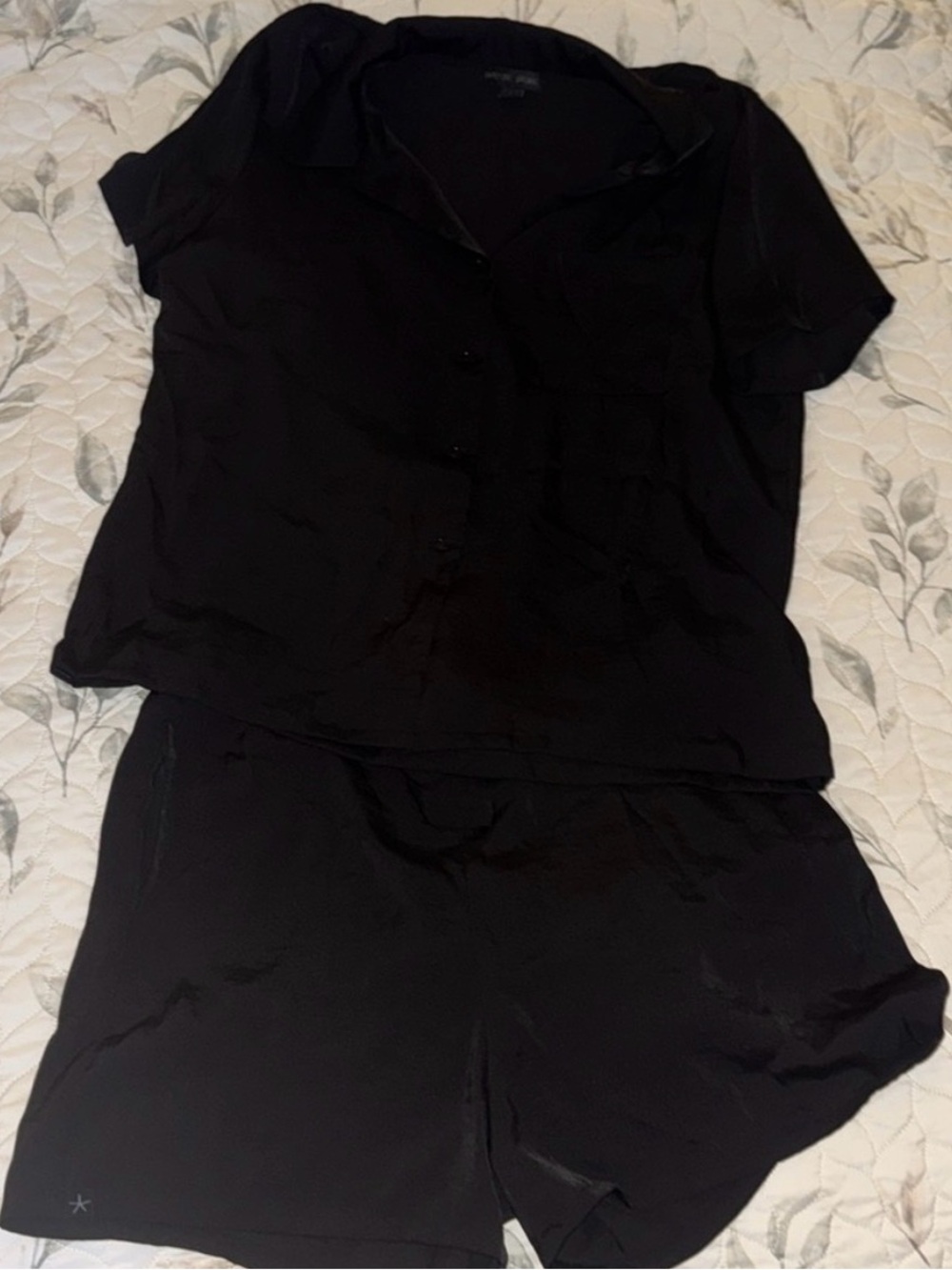 Barefoot Dreams Washed Satin PJ Short Set-Size Large; Black EUC